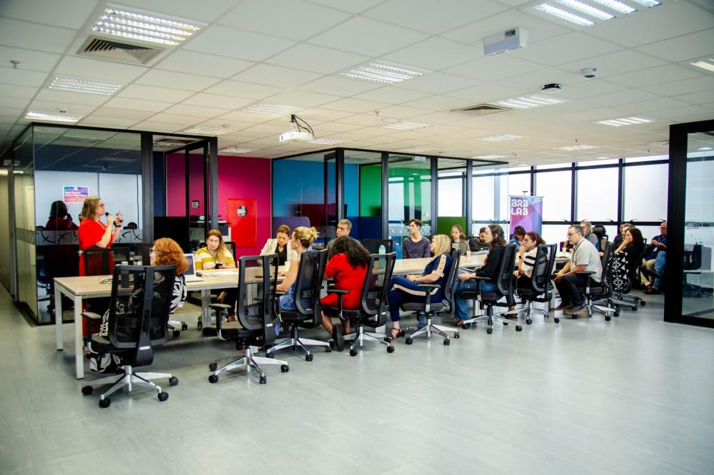 Capa da notícia: Capacitações em qualidade de vida no trabalho já alcançam 3 mil servidores no DF